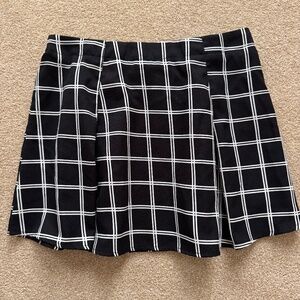 Forever 21 Black & White Plaid Skirt M